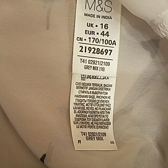 Beautiful M&S blouse - Picture 6 of 6